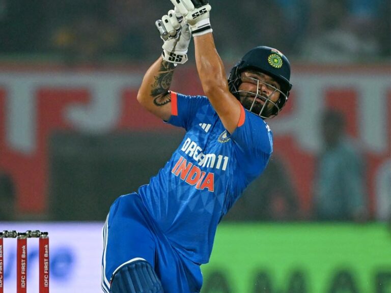 Lay Betting on IPL Matches with Underdog Teams Using Online Cricket ID